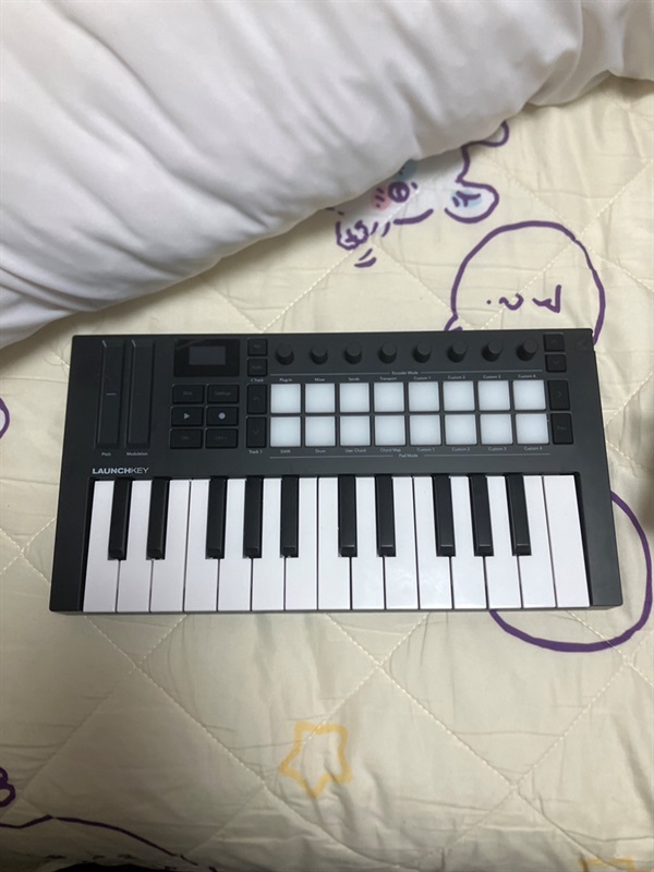 NOVATION Launchkey Mini 25 Mk4の画像